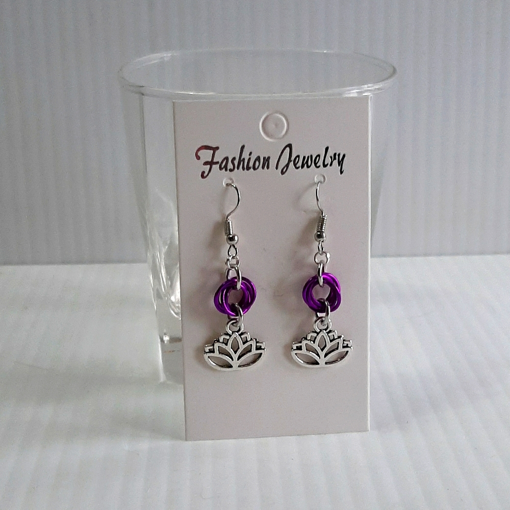 Hand CraftedEarringsPiercedChainMailleMobius/Lotus